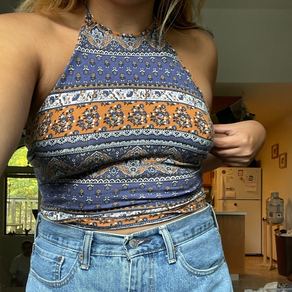 Forever 21 pattern tie around shirt - Picture 2 of 2